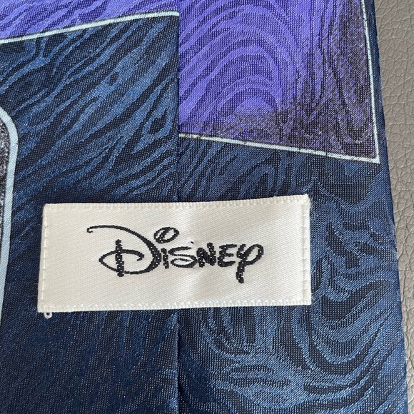 Disney Mickey & Minnie Tie - Picture 3 of 3